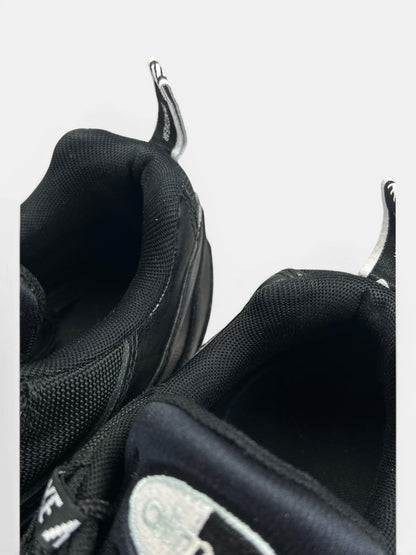 Nike Air Max 95 Overbranding Black — buty sportowe męskie w bardzo dobrym stanie rozmiar 43, zapiętki butów