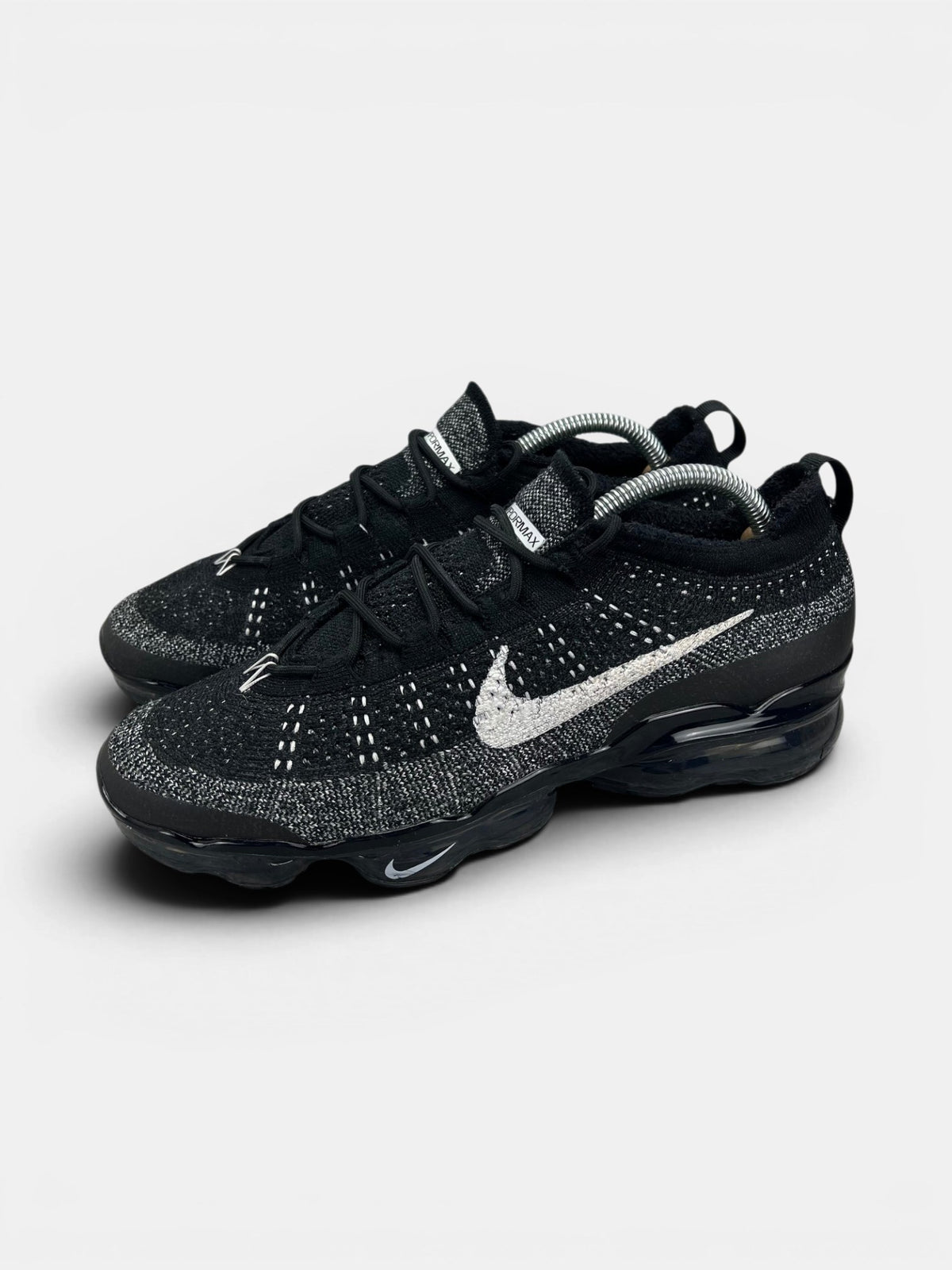 Nike Air VaporMax 2023 Flyknit Oreo — buty sportowe męskie w bardzo dobrym stanie rozmiar 43, widok z boku