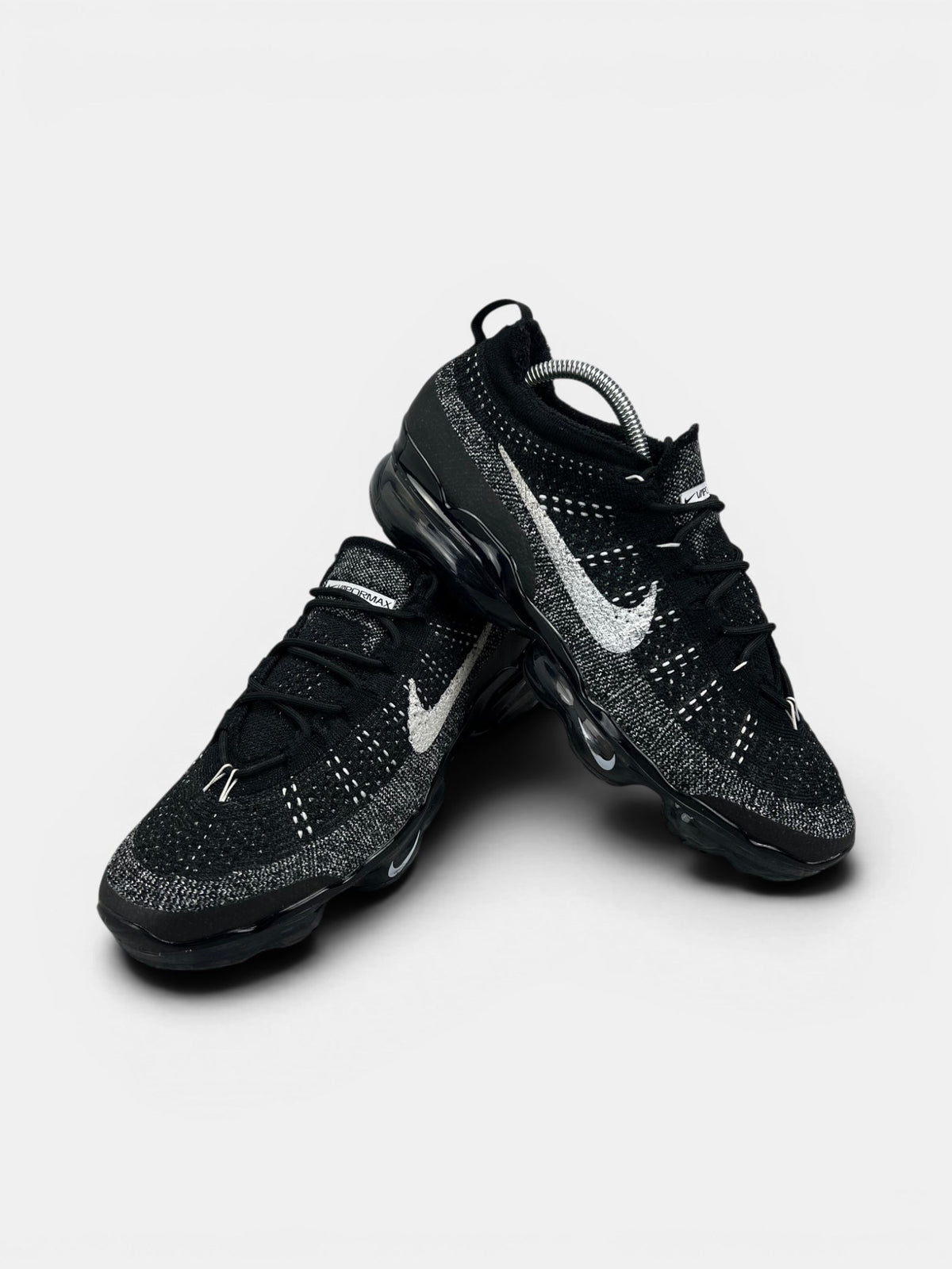Nike Air VaporMax 2023 Flyknit Oreo — buty sportowe męskie w bardzo dobrym stanie rozmiar 43, boczny profil