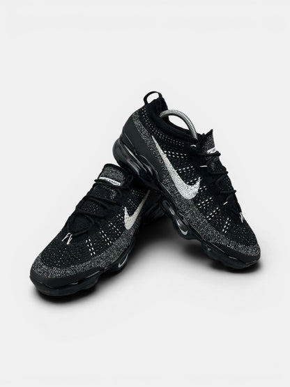 Nike Air VaporMax 2023 Flyknit Oreo — buty sportowe męskie w bardzo dobrym stanie rozmiar 43, boczny profil
