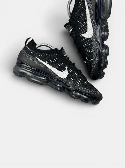 Nike Air VaporMax 2023 Flyknit Oreo — buty sportowe męskie w bardzo dobrym stanie rozmiar 43, wewnętrzny panel lewego buta