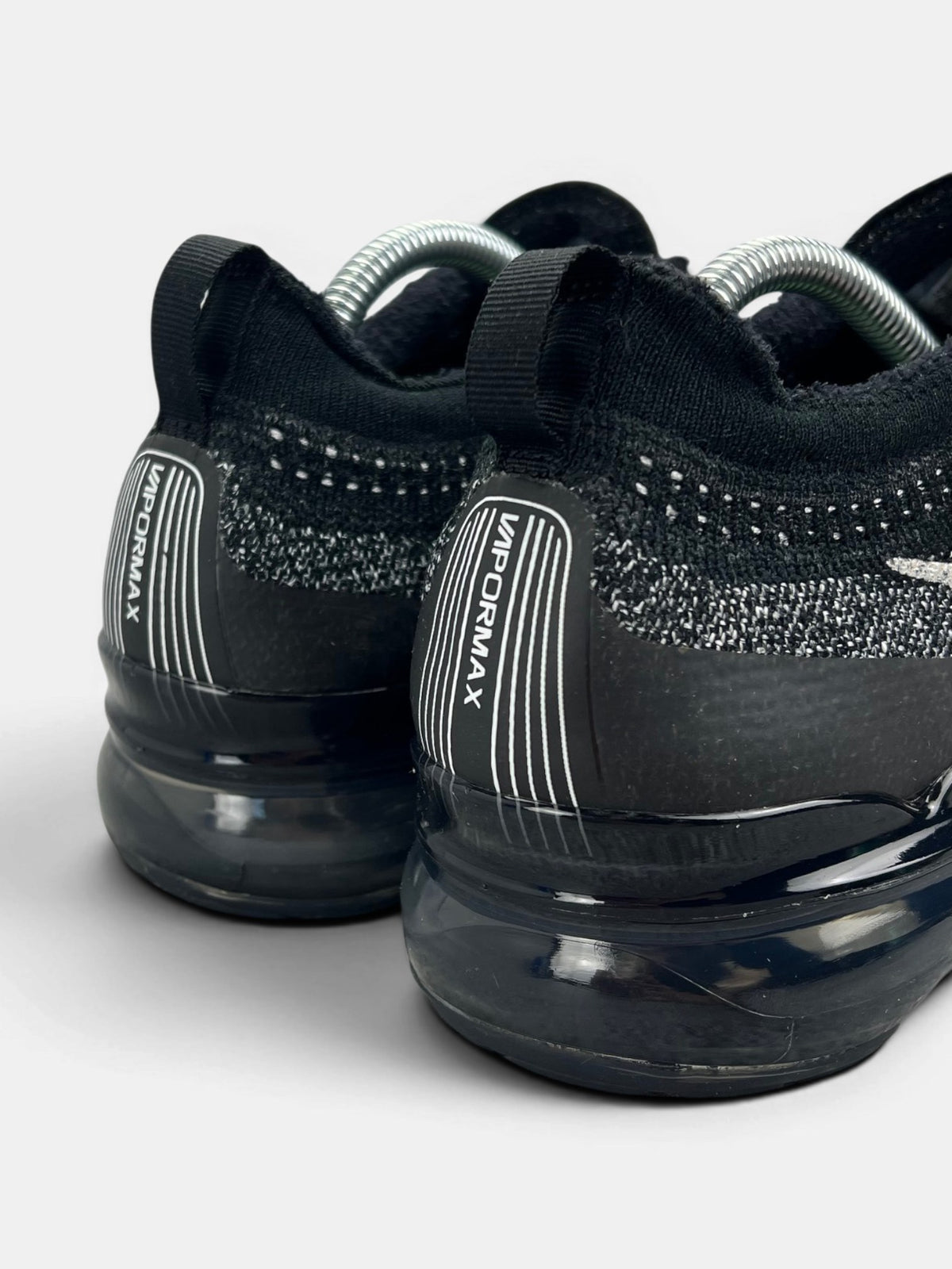 Nike Air VaporMax 2023 Flyknit Oreo — buty sportowe męskie w bardzo dobrym stanie rozmiar 43, widok z tyłu