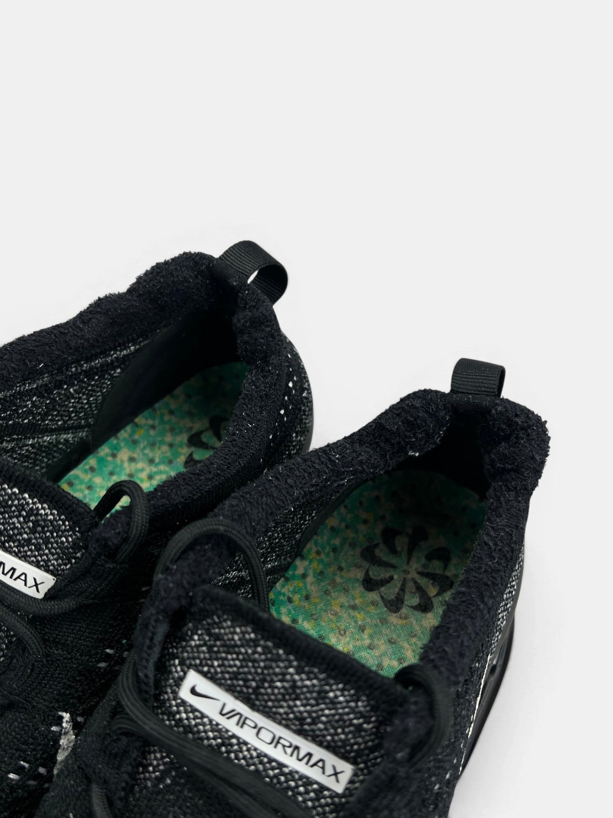 Nike Air VaporMax 2023 Flyknit Oreo — buty sportowe męskie w bardzo dobrym stanie rozmiar 43, zapiętki butów