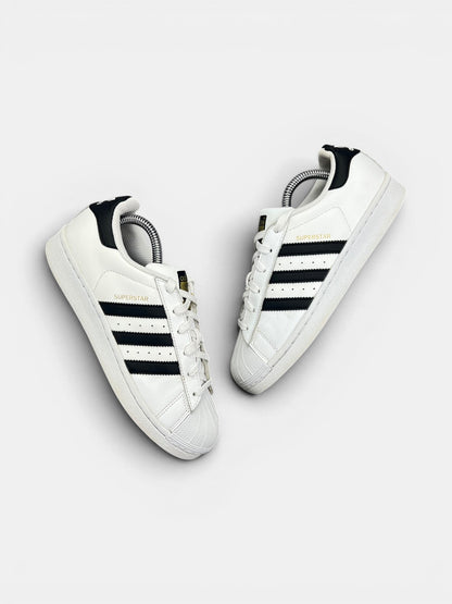 Adidas Superstar II White Gold Tongue — buty sportowe damskie w bardzo dobrym stanie rozmiar 37 1/3, widok z góry na zewnętrzną stronę butów