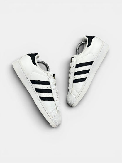 Adidas Superstar II White Gold Tongue — buty sportowe damskie w bardzo dobrym stanie rozmiar 37 1/3, widok z góry na wewnętrzną stronę butów