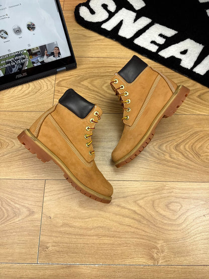 Timberland Premium 6-Inch Boot Wheat Nubuck — buty zimowe damskie w bardzo dobrym stanie rozmiar 37, zewnętrzny panel prawego buta