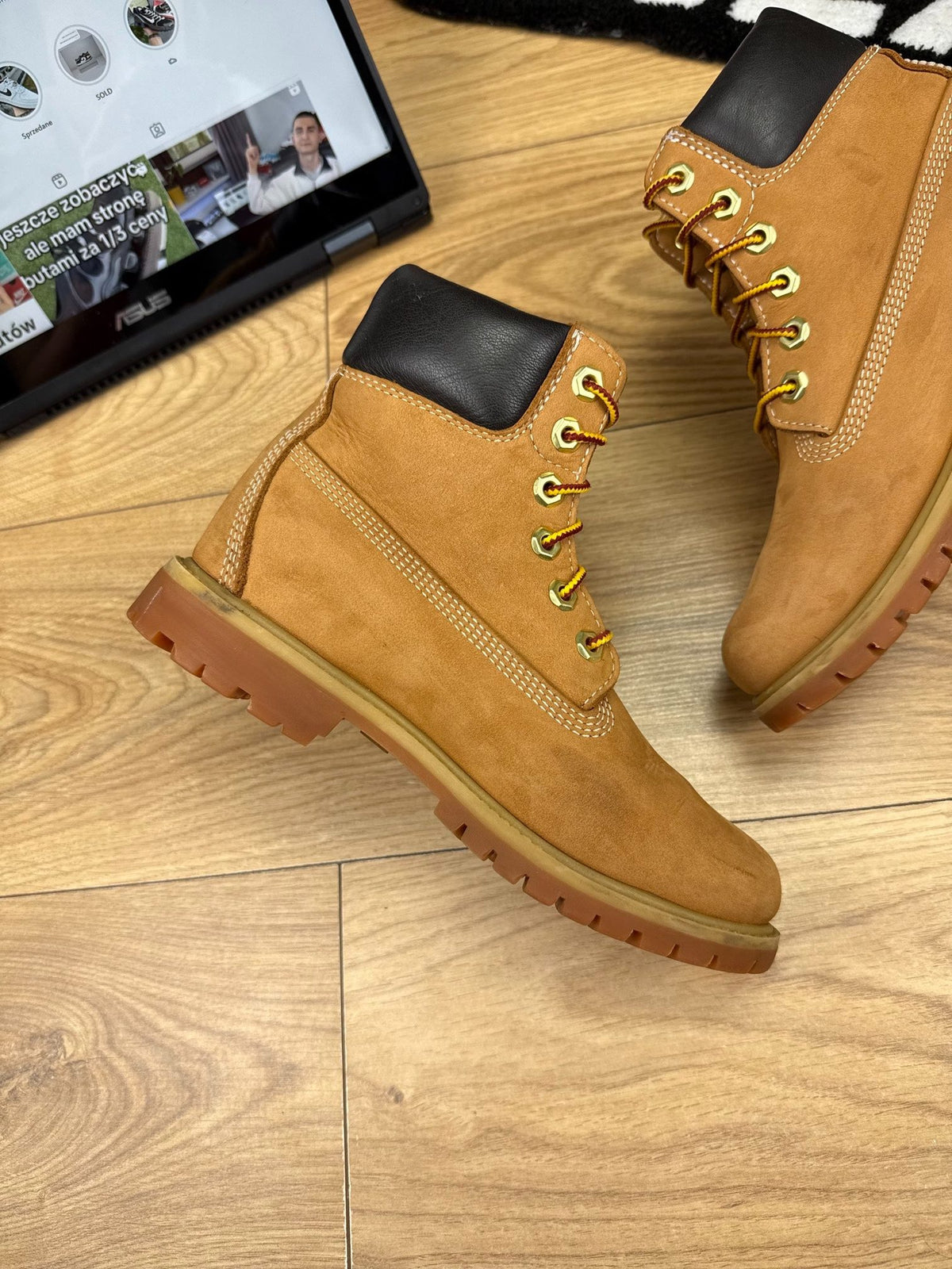 Timberland Premium 6-Inch Boot Wheat Nubuck — buty zimowe damskie w bardzo dobrym stanie rozmiar 37, zewnętrzny panel lewego buta