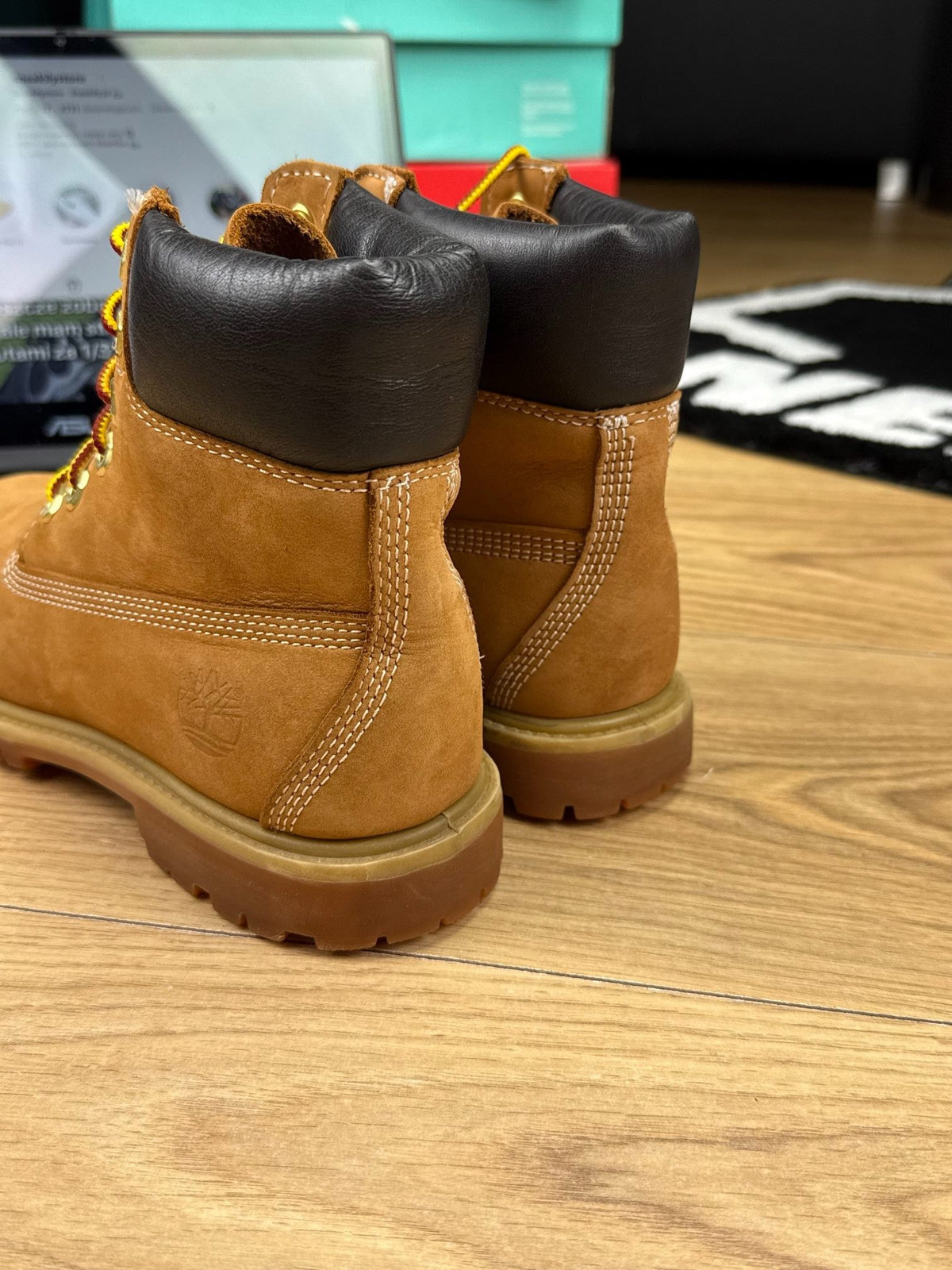 Timberland Premium 6-Inch Boot Wheat Nubuck — buty zimowe damskie w bardzo dobrym stanie rozmiar 37, widok z góry