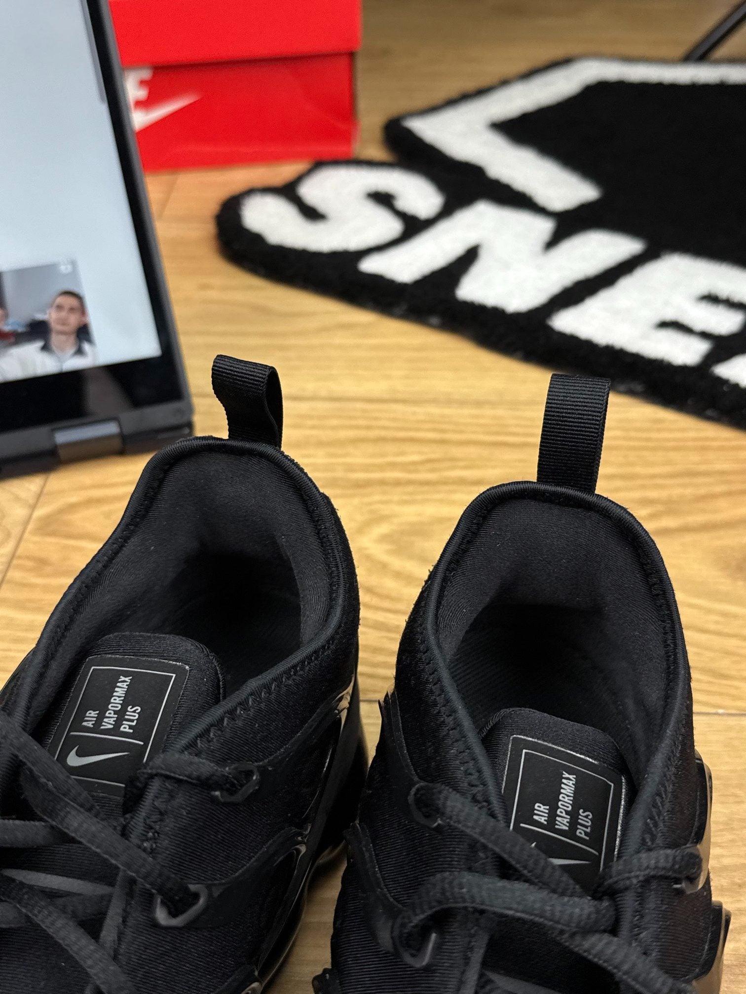 Nike Air VaporMax Plus Triple Black — buty sportowe męskie w bardzo dobrym stanie rozmiar 45.5, widok z boku