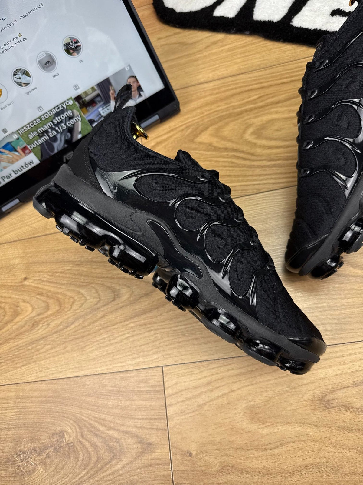 Nike Air VaporMax Plus Triple Black — buty sportowe męskie w bardzo dobrym stanie rozmiar 45.5, wewnętrzny panel lewego buta