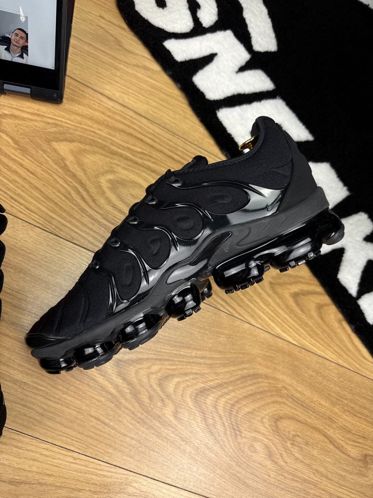 Nike Air VaporMax Plus Triple Black — buty sportowe męskie w bardzo dobrym stanie rozmiar 45.5, wewnętrzny panel prawego buta