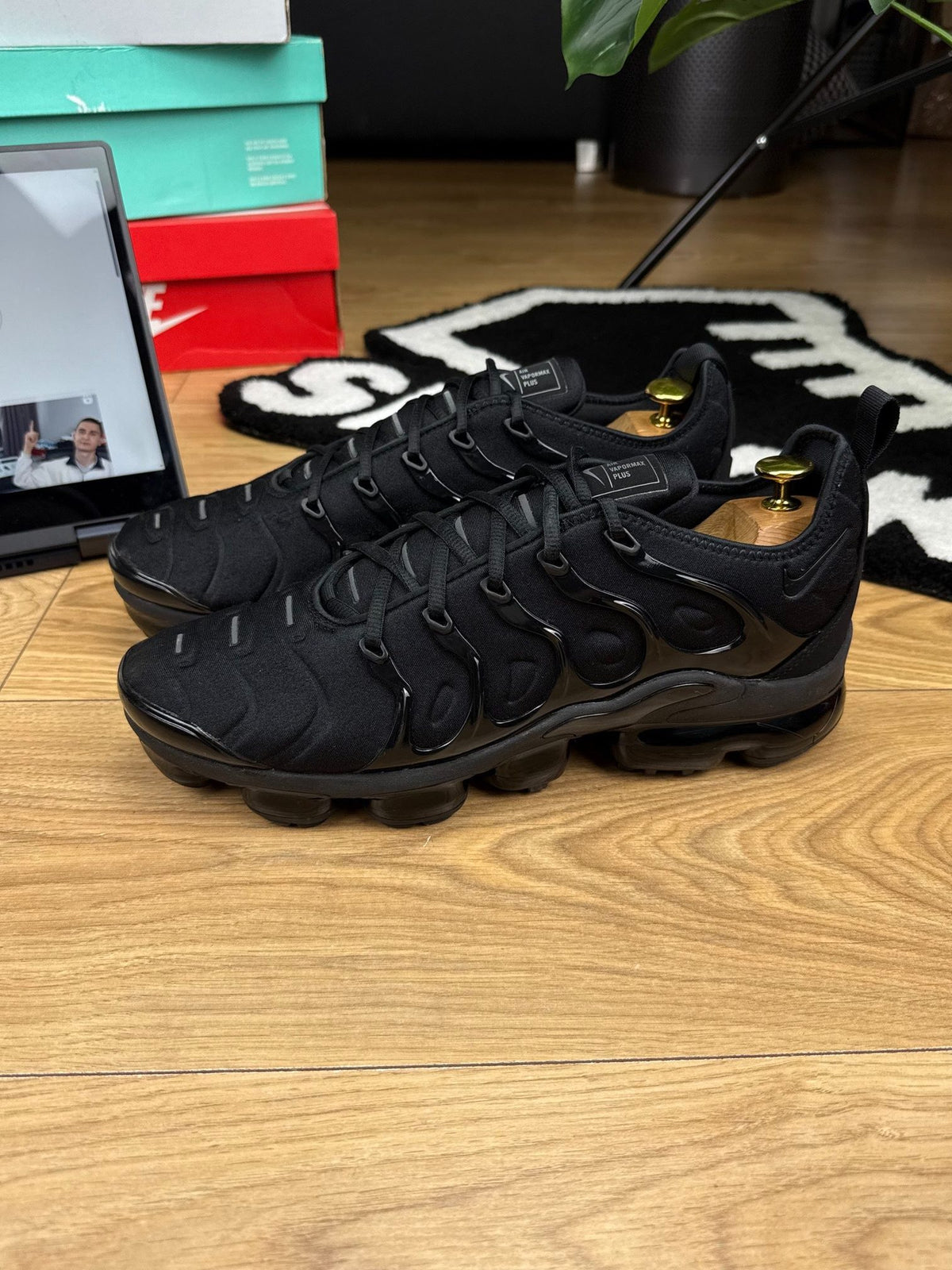 Nike Air VaporMax Plus Triple Black — buty sportowe męskie w bardzo dobrym stanie rozmiar 45.5, widok z góry