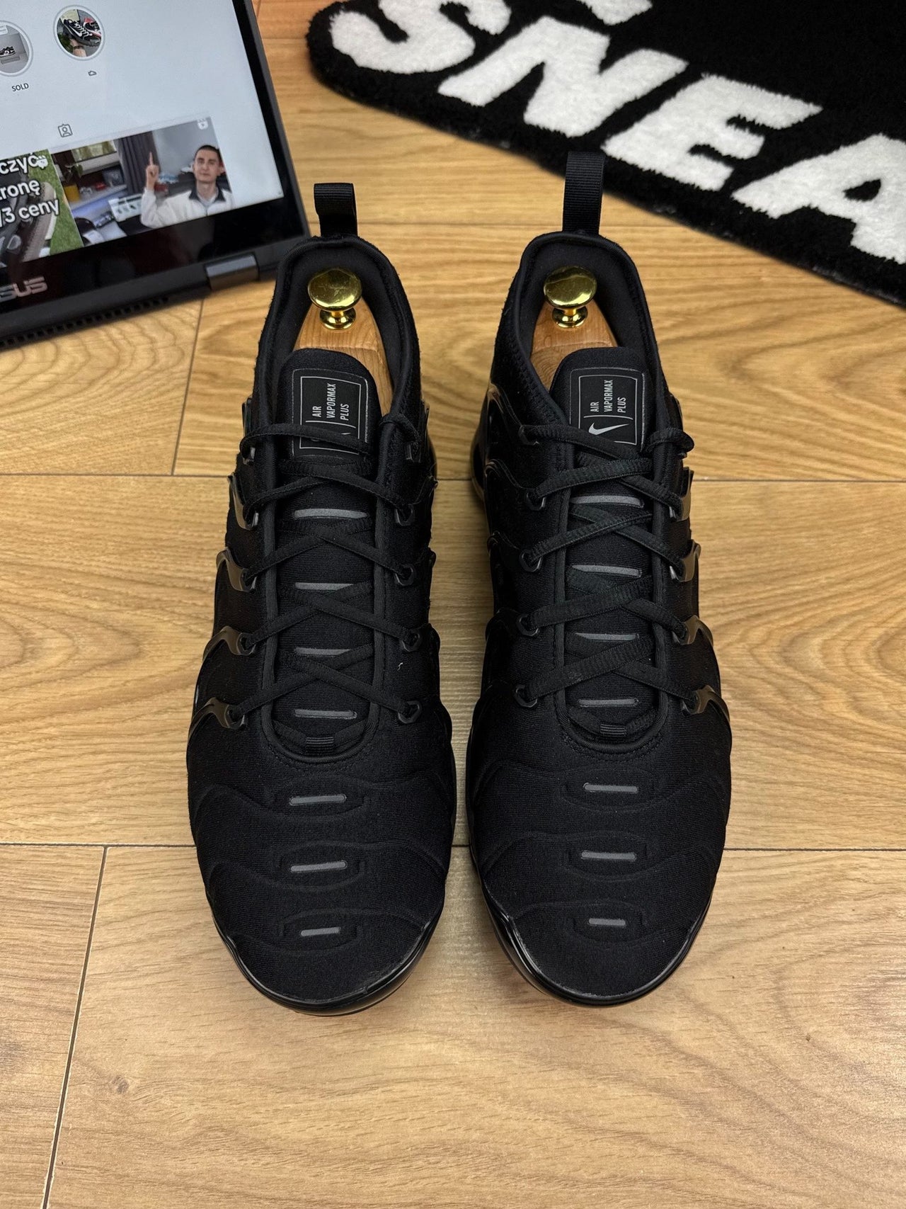 Nike Air VaporMax Plus Triple Black — buty sportowe męskie w bardzo dobrym stanie rozmiar 45.5, zapiętki butów