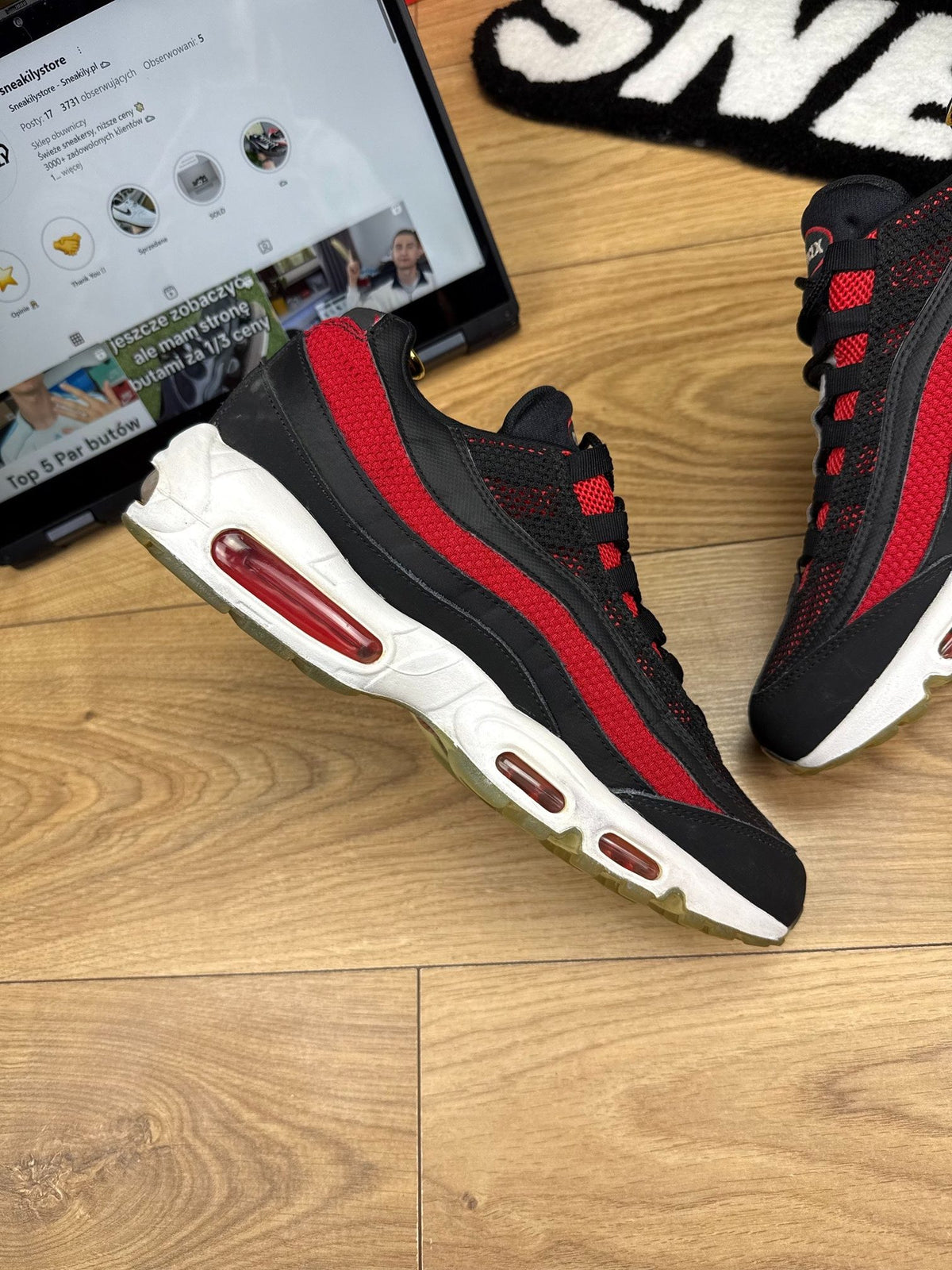 Nike Air Max 95 Essential Bred — buty sportowe męskie w bardzo dobrym stanie rozmiar 44, wewnętrzny panel lewego buta
