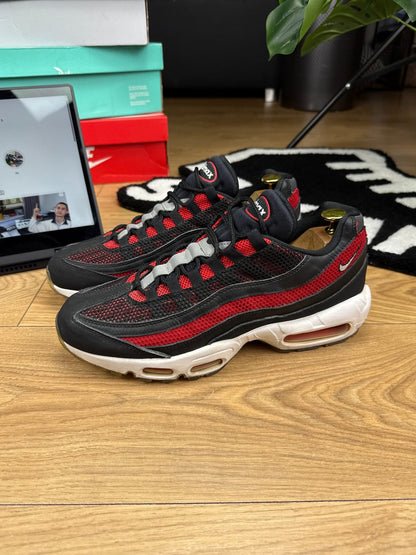 Nike Air Max 95 Essential Bred — buty sportowe męskie w bardzo dobrym stanie rozmiar 44, widok z góry