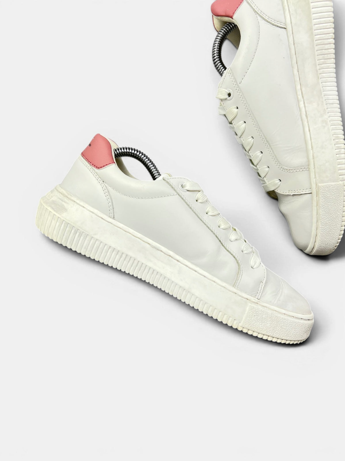 Calvin Klein Jeans Chunky Cupsole Monologo — buty sportowe damskie w bardzo dobrym stanie rozmiar 38, wewnętrzny panel lewego buta