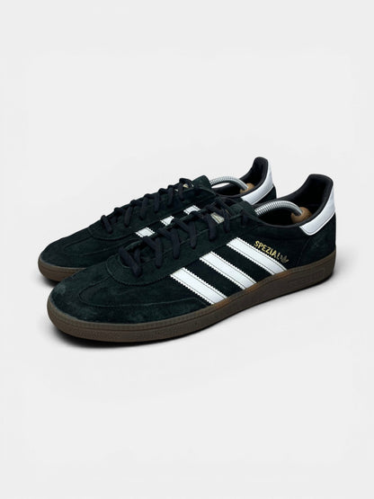 Adidas Handball Spezial Black Gum — buty sportowe męskie w bardzo dobrym stanie rozmiar 46 2/3, boczny profil, prawa strona