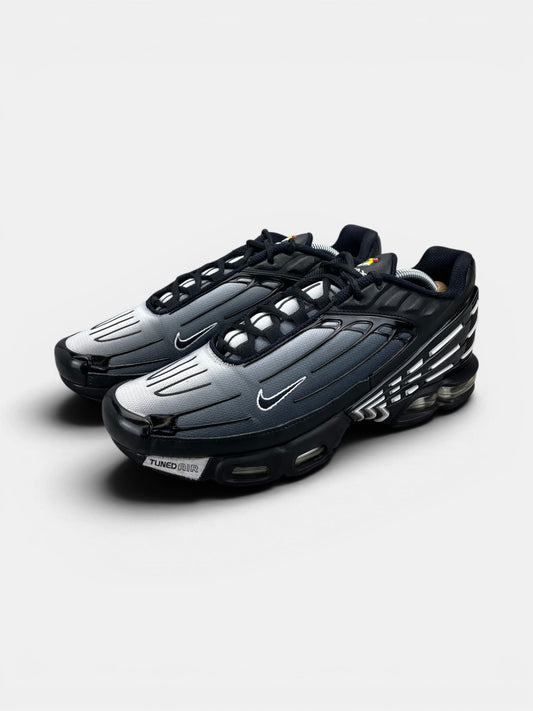 Nike Air Max Plus 3 Black White — buty sportowe męskie w bardzo dobrym stanie rozmiar 44.5, widok z boku