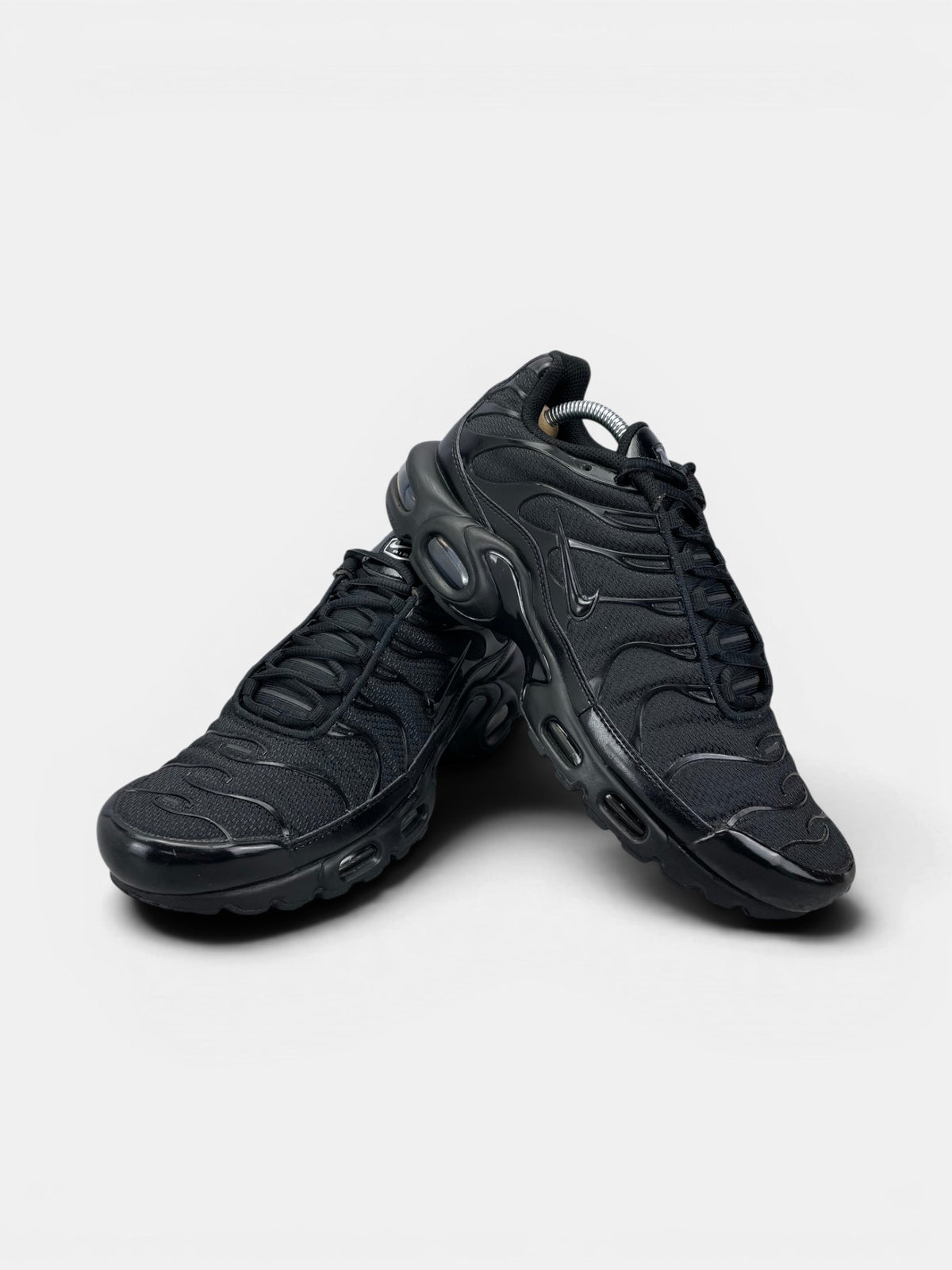 Nike Air Max Plus Triple Black — buty sportowe męskie w bardzo dobrym stanie rozmiar 43, boczny profil