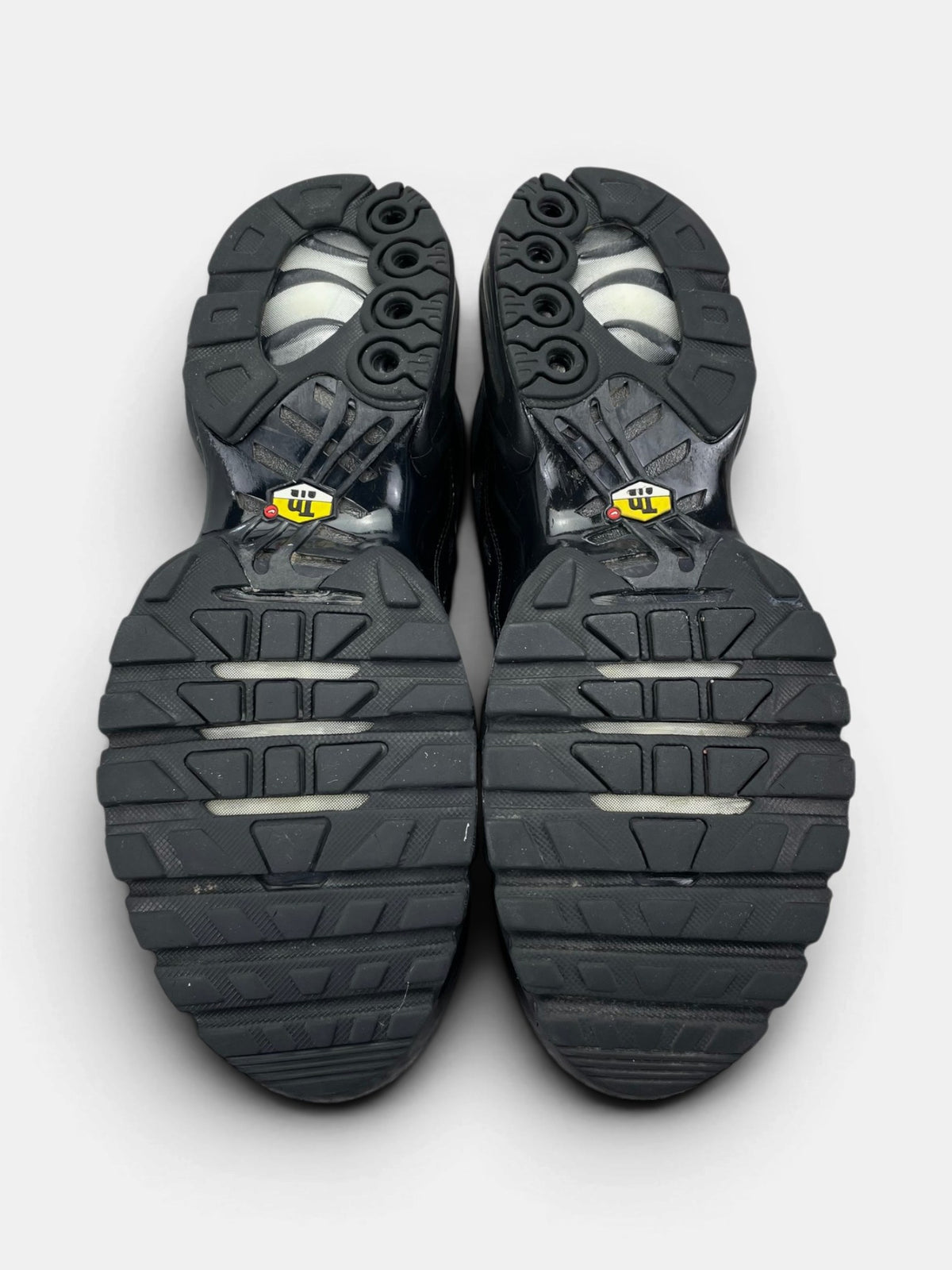 Nike Air Max Plus Triple Black — buty sportowe męskie w bardzo dobrym stanie rozmiar 43, podeszwa