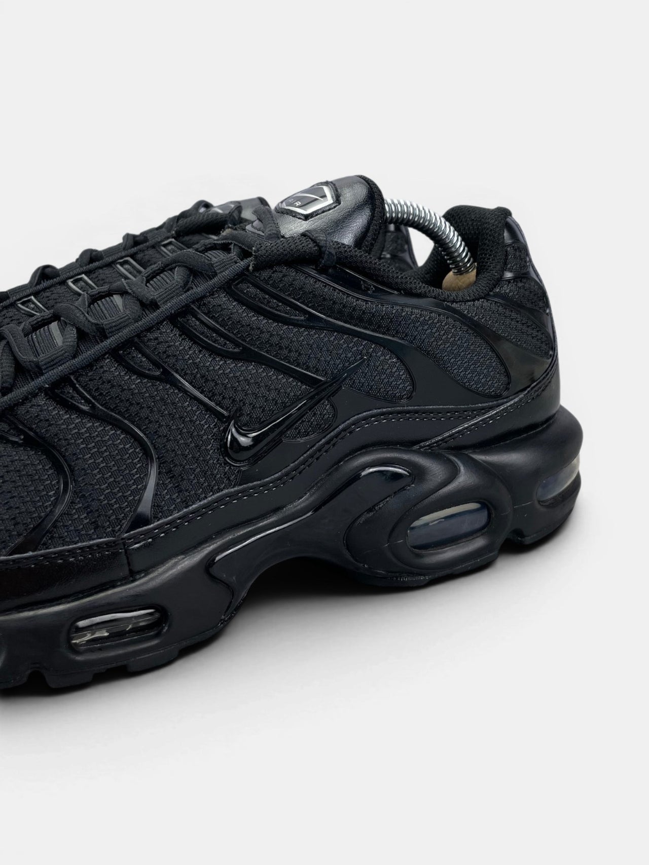 Nike Air Max Plus Triple Black — buty sportowe męskie w bardzo dobrym stanie rozmiar 43, opcjonalne zdjęcie 1