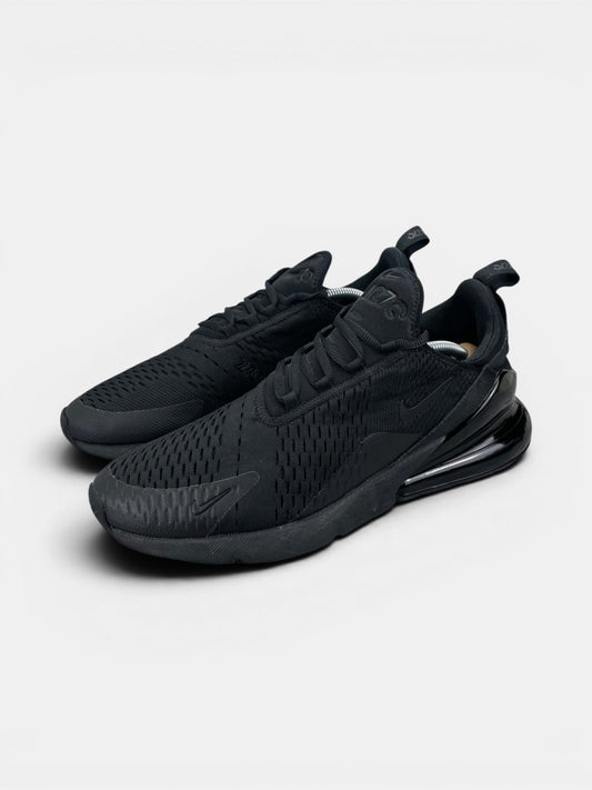 Nike Air Max 270 Triple Black — buty sportowe męskie w bardzo dobrym stanie rozmiar 46, widok z boku