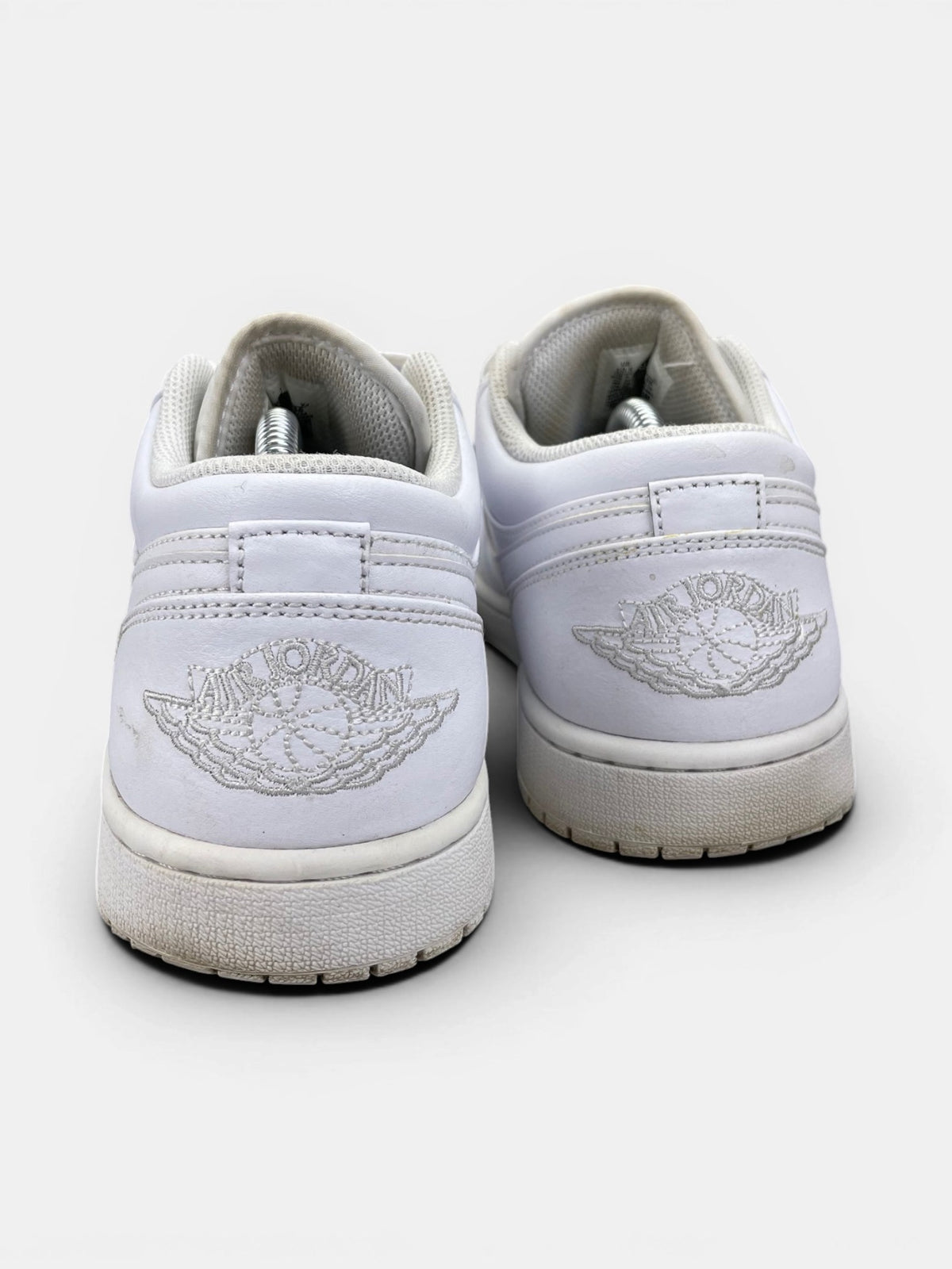 Nike Air Jordan 1 Low AJ1 Low Triple White — buty sportowe męskie w bardzo dobrym stanie rozmiar 44.5, widok z tyłu