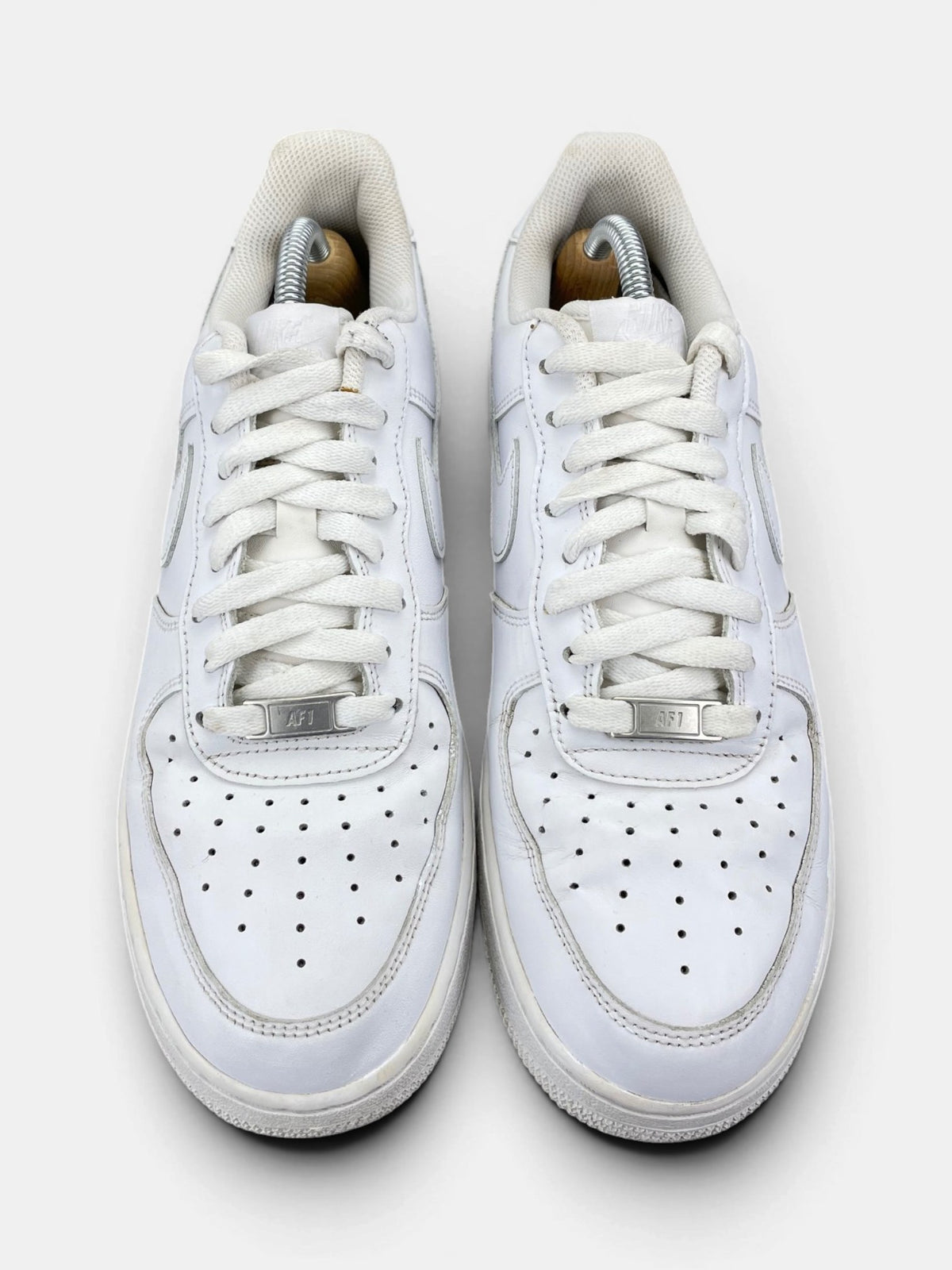 Nike Air Force 1 Low Triple White — buty sportowe męskie w bardzo dobrym stanie rozmiar 42.5, widok z góry