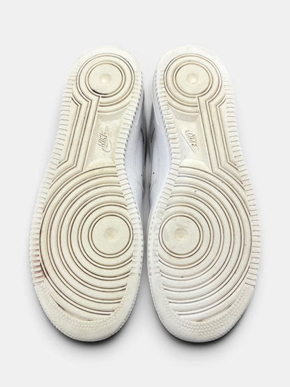 Nike Air Force 1 Low Triple White — buty sportowe męskie w bardzo dobrym stanie rozmiar 42.5, podeszwa