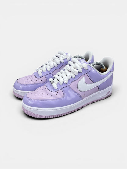 Nike Air Force 1 Low Hydrangeas — buty sportowe męskie w bardzo dobrym stanie rozmiar 42.5, widok z boku