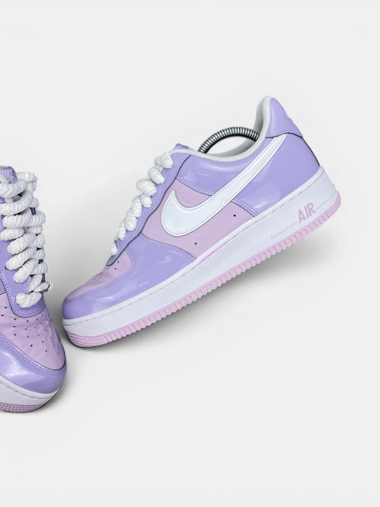 Nike Air Force 1 Low Hydrangeas — buty sportowe męskie w bardzo dobrym stanie rozmiar 42.5, widok z góry na wewnętrzną stronę butów