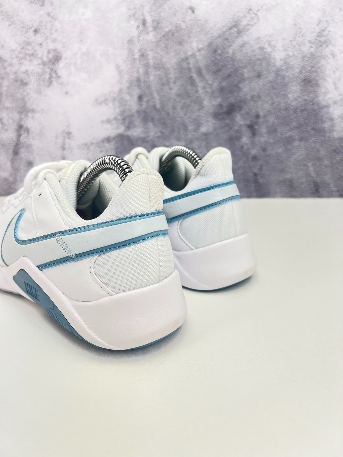 Nike Legend Essential 2, sneakersy damskie w bardzo dobrym stanie, rozmiar 36.5, ujęcie 10