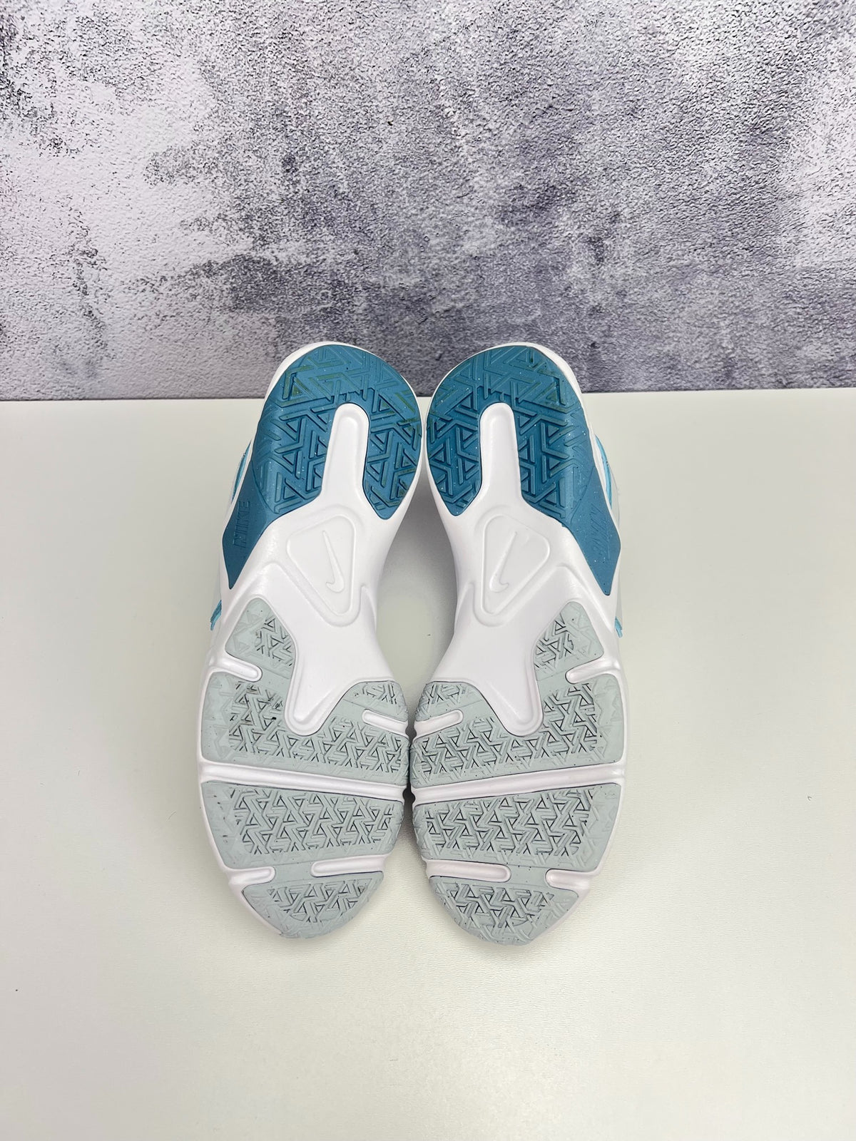 Nike Legend Essential 2, sneakersy damskie w bardzo dobrym stanie, rozmiar 36.5, ujęcie 11