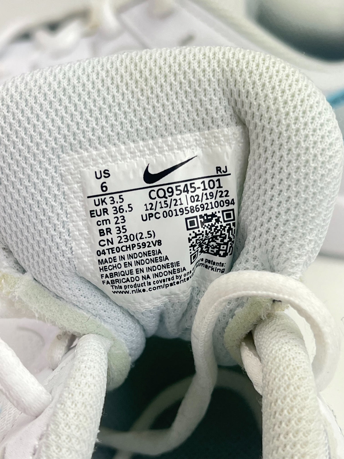 Nike Legend Essential 2, sneakersy damskie w bardzo dobrym stanie, rozmiar 36.5, ujęcie 14