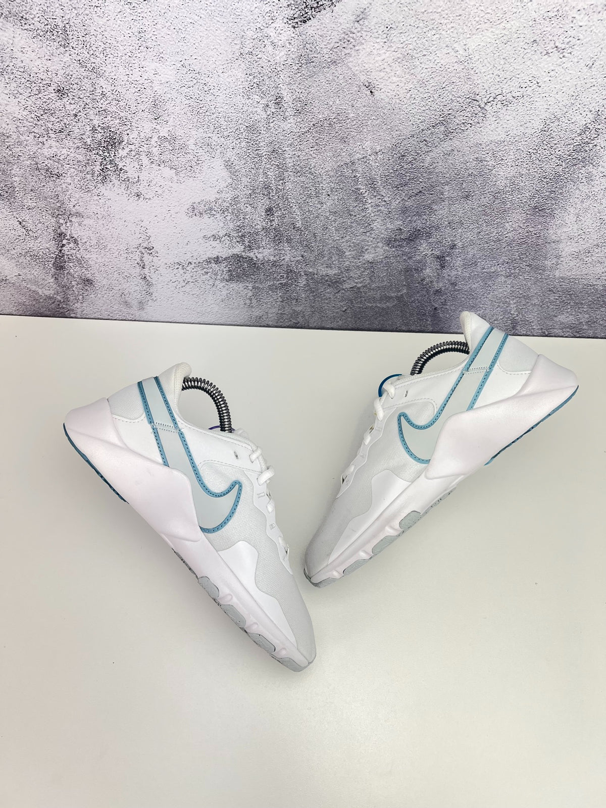 Nike Legend Essential 2, sneakersy damskie w bardzo dobrym stanie, rozmiar 36.5, ujęcie 6