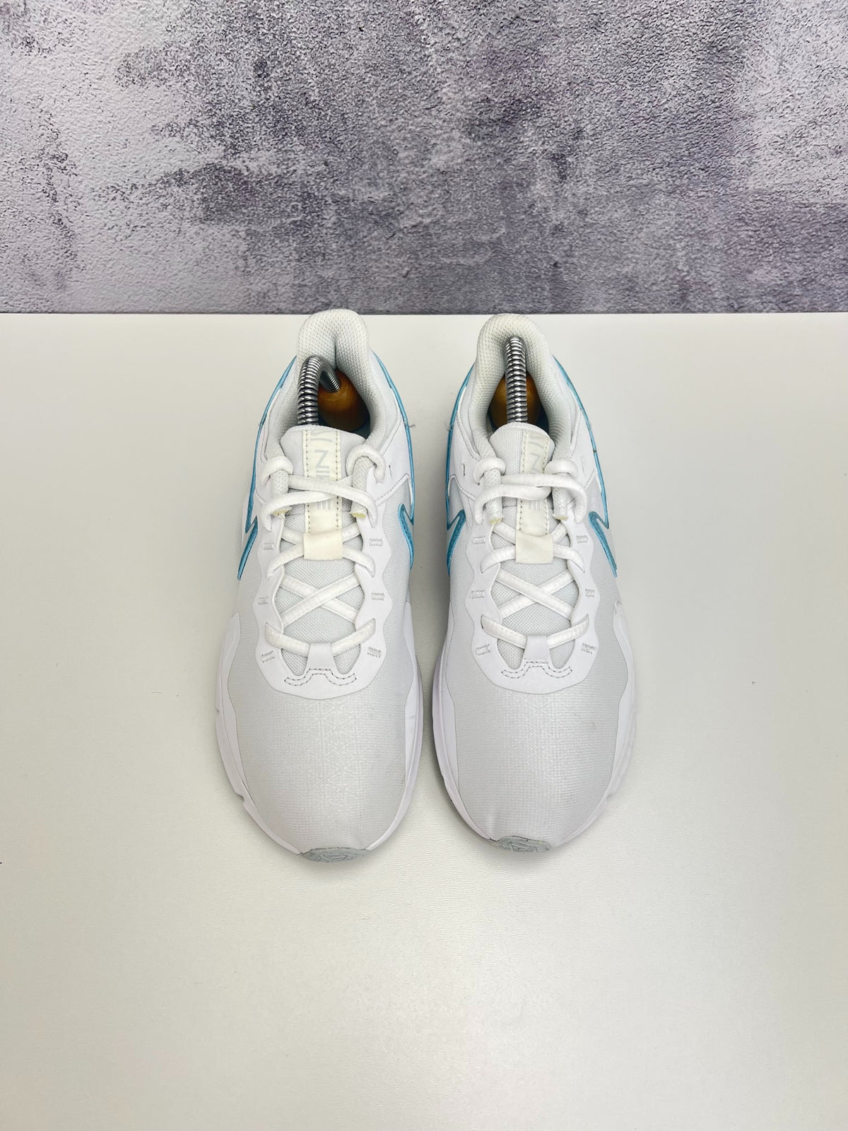 Nike Legend Essential 2, sneakersy damskie w bardzo dobrym stanie, rozmiar 36.5, ujęcie 9
