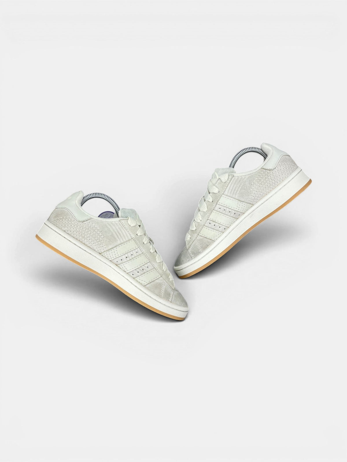 Adidas Campus 00s Wonder White — buty sportowe damskie w bardzo dobrym stanie rozmiar 39 1/3, zewnętrzny panel prawego buta