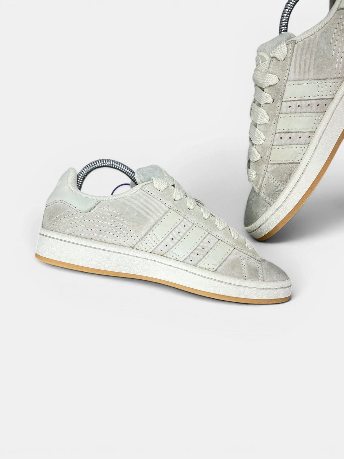 Adidas Campus 00s Wonder White — buty sportowe damskie w bardzo dobrym stanie rozmiar 39 1/3, wewnętrzny panel lewego buta