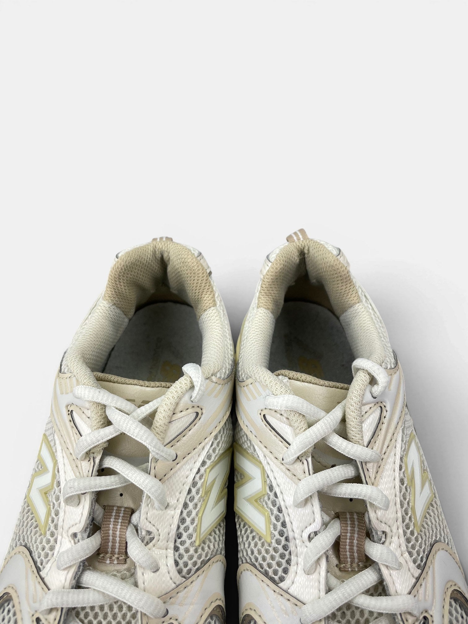 New Balance 530 Beige Angora — buty sportowe damskie w bardzo dobrym stanie rozmiar 37.5, zapiętki butów