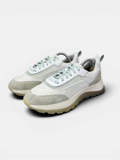 Calvin Klein Sneakers — buty sportowe damskie w bardzo dobrym stanie rozmiar 38, widok z boku