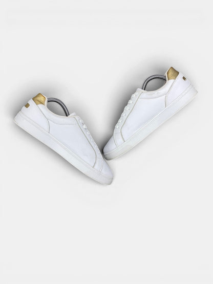 Tommy Hilfiger Essential — buty sportowe damskie w bardzo dobrym stanie rozmiar 38, zewnętrzny panel prawego buta