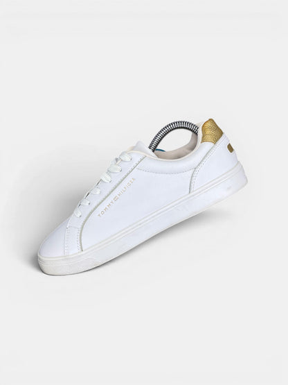 Tommy Hilfiger Essential — buty sportowe damskie w bardzo dobrym stanie rozmiar 38, widok z góry na wewnętrzną stronę butów