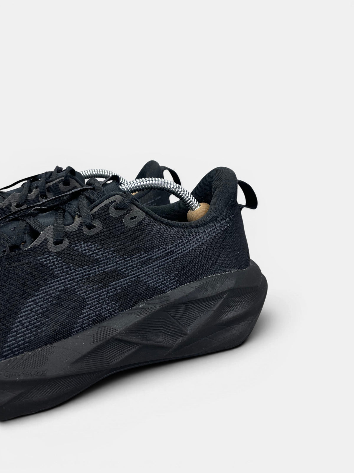 Asics Novablast 5 — buty sportowe męskie w bardzo dobrym stanie rozmiar 44, opcjonalne zdjęcie 1