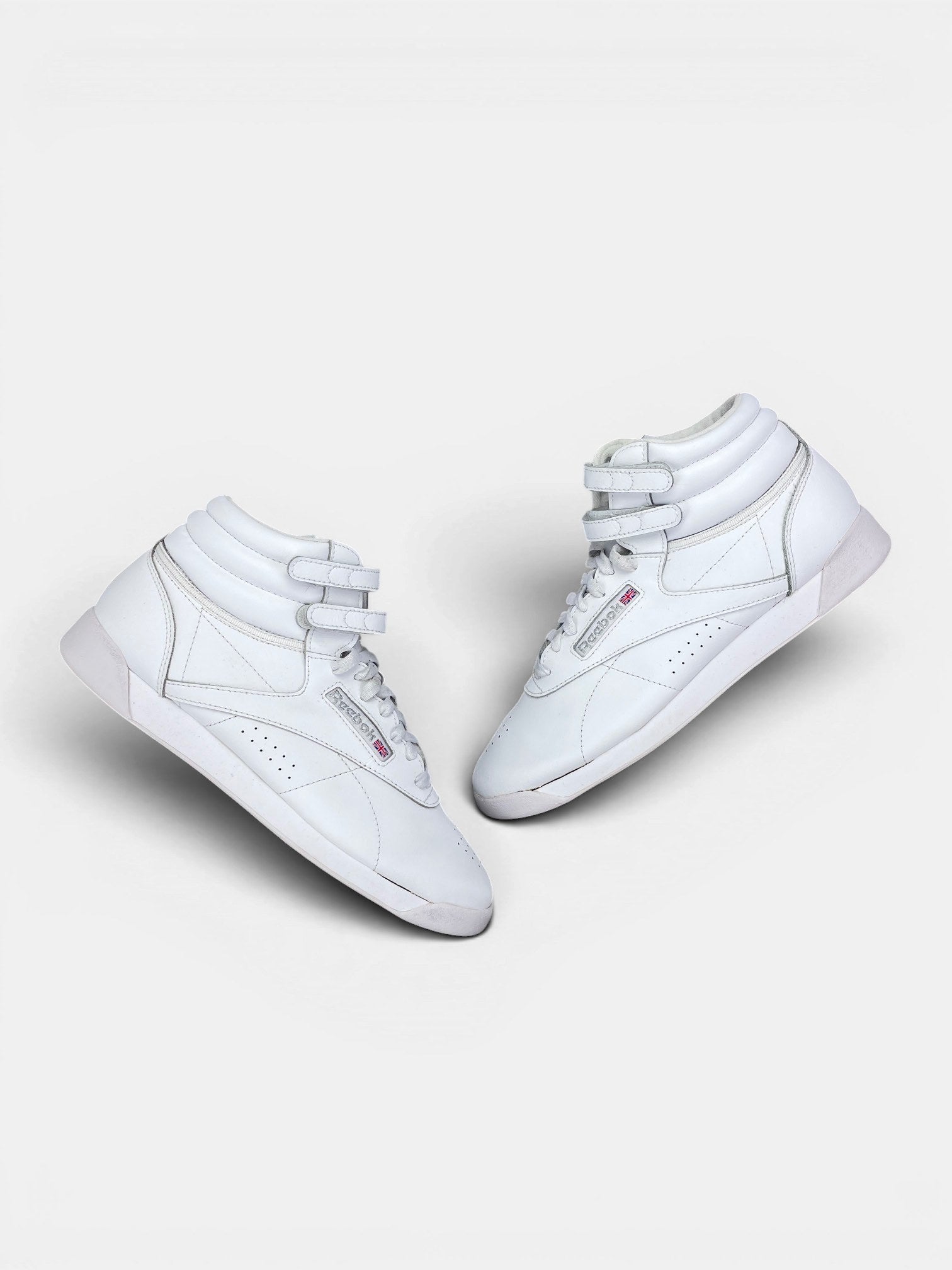 Reebok HiSneakers — buty sportowe damskie w bardzo dobrym stanie rozmiar 40.5, widok z góry na zewnętrzną stronę butów