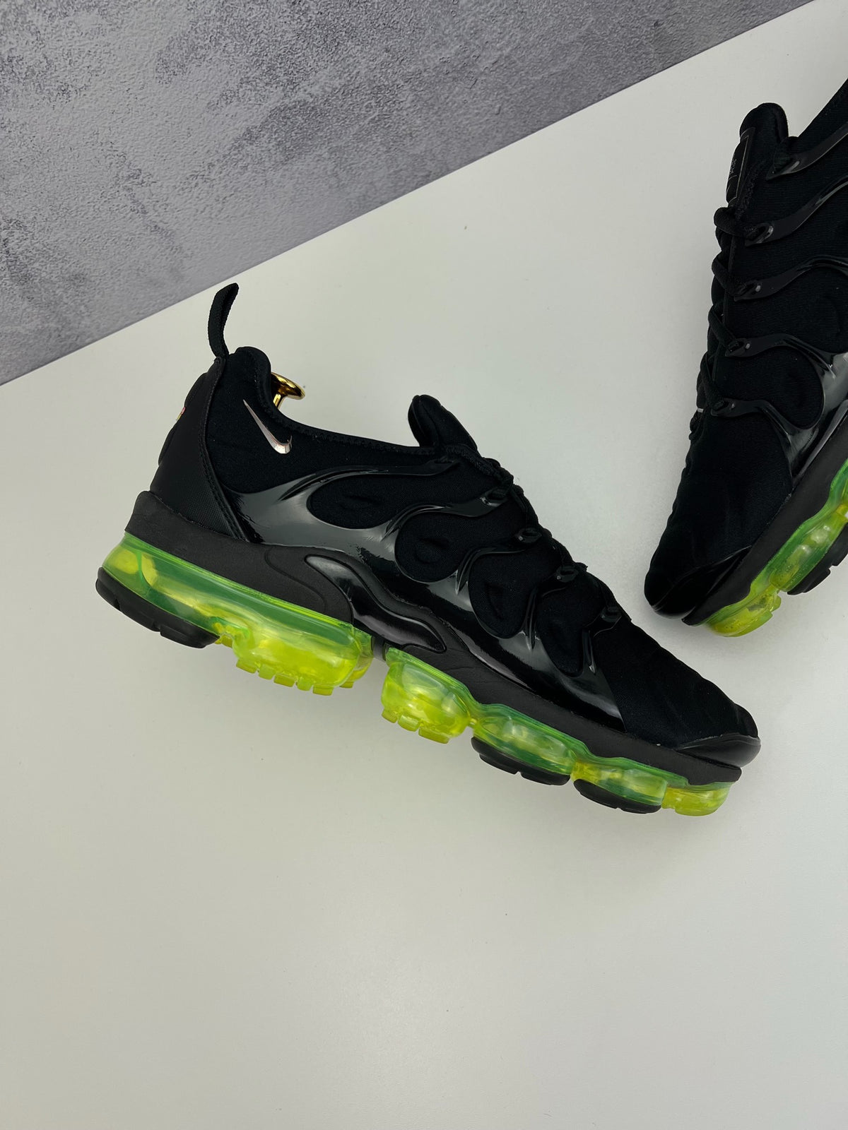 Nike Air VaporMax Plus Black Volt, sneakersy męskie w bardzo dobrym stanie, rozmiar 44, ujęcie 4