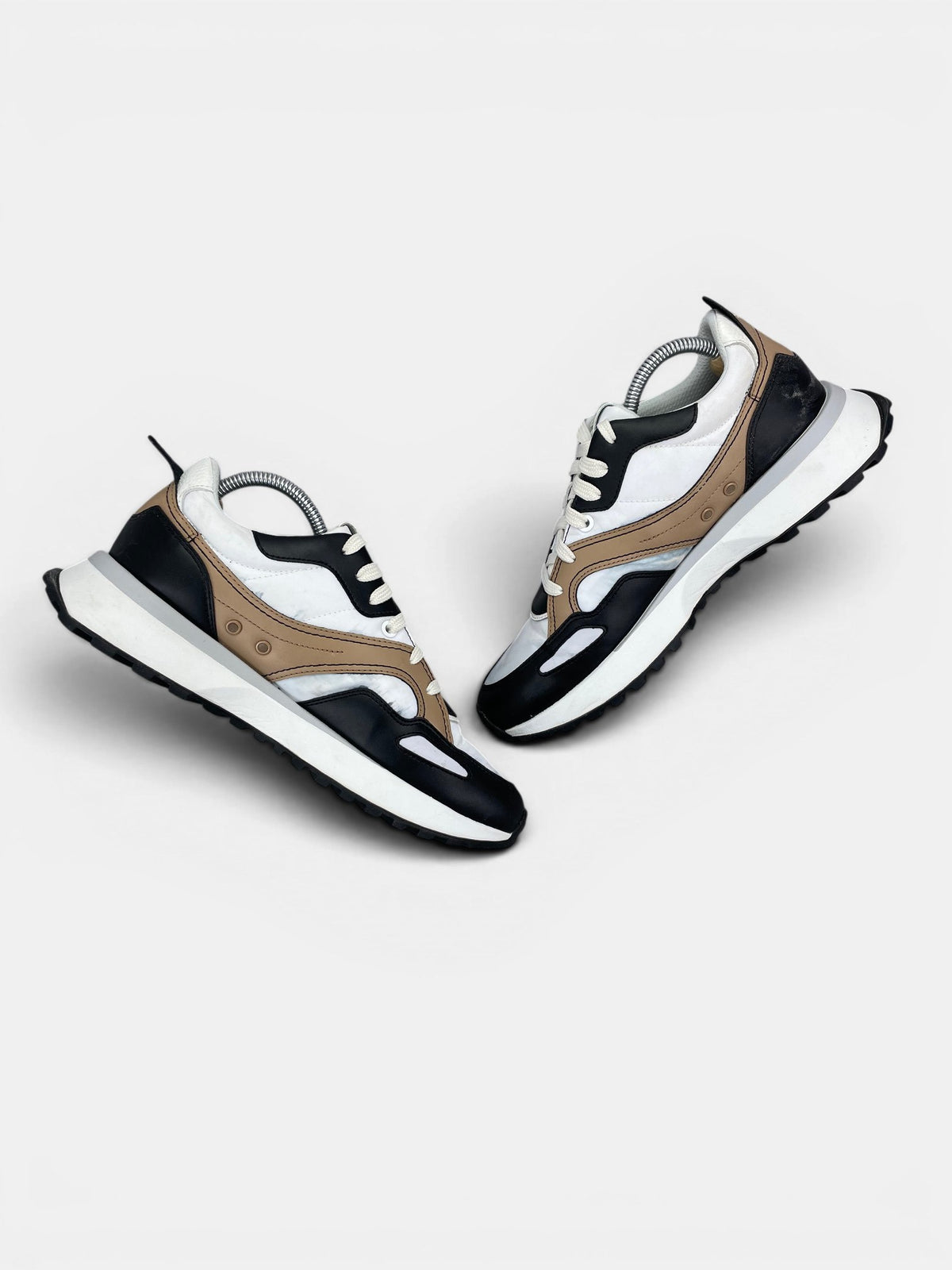 Hugo Boss BOSS Jonah Runn Trainers — buty sportowe męskie w bardzo dobrym stanie rozmiar 41, zewnętrzny panel prawego buta