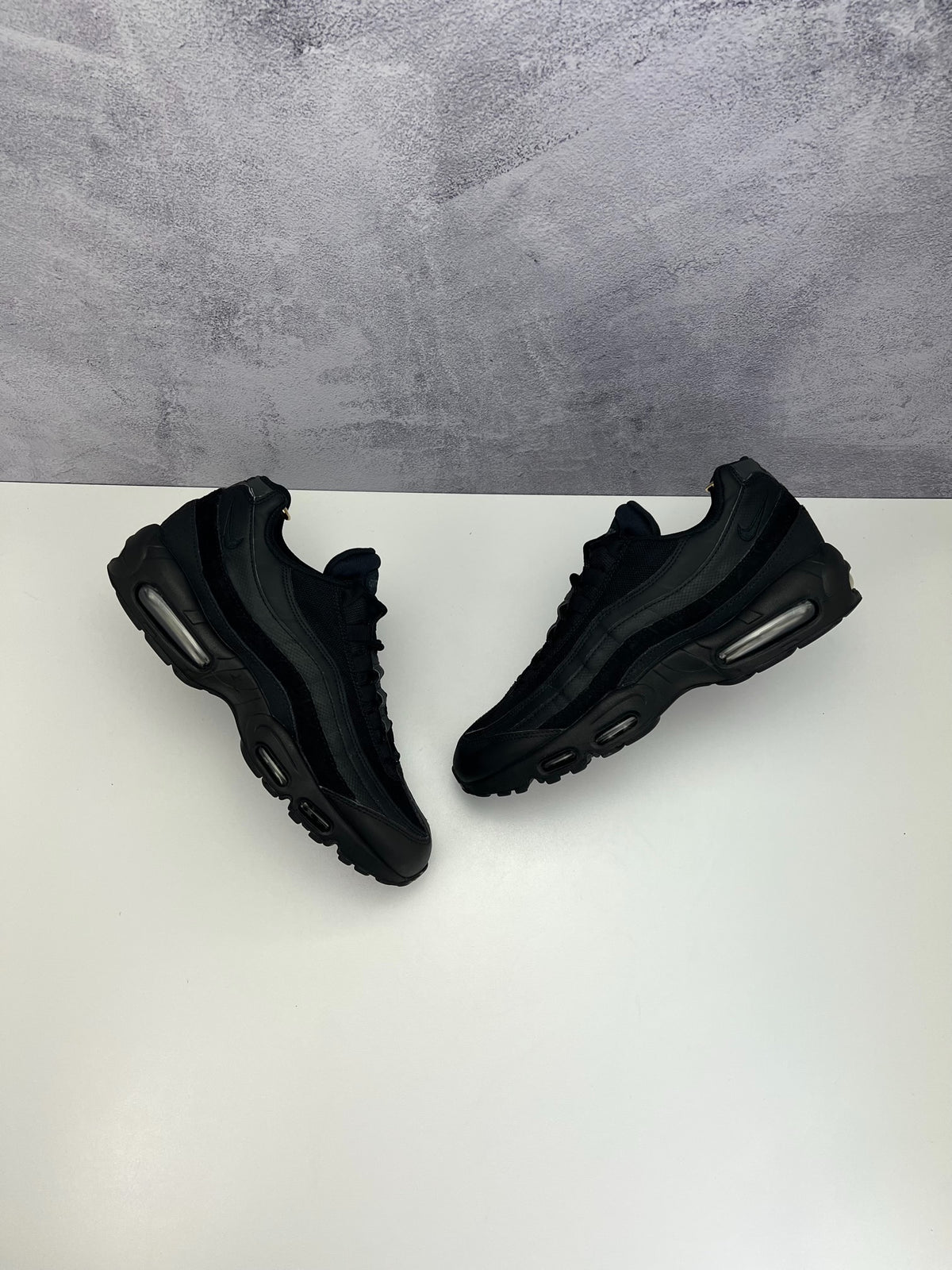 Nike Air Max 95 Essential Triple Black, sneakersy męskie w bardzo dobrym stanie, rozmiar 44, ujęcie 3