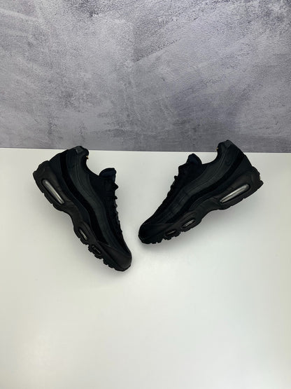 Nike Air Max 95 Essential Triple Black, sneakersy męskie w bardzo dobrym stanie, rozmiar 44, ujęcie 3