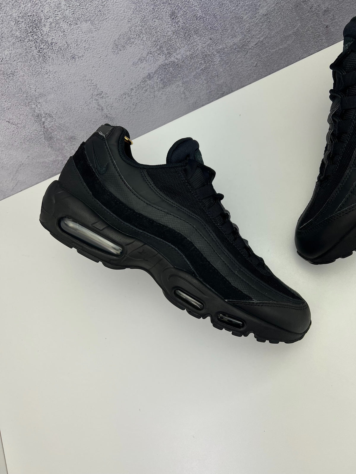 Nike Air Max 95 Essential Triple Black, sneakersy męskie w bardzo dobrym stanie, rozmiar 44, ujęcie 4