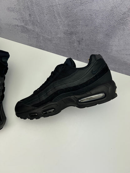 Nike Air Max 95 Essential Triple Black, sneakersy męskie w bardzo dobrym stanie, rozmiar 44, ujęcie 5